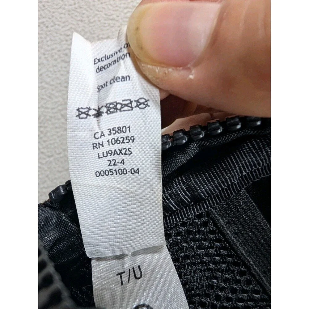 Lululemon Everywhere Women's Belt Bag 1L  Black Silver Logo Fanny Pack Shoulder